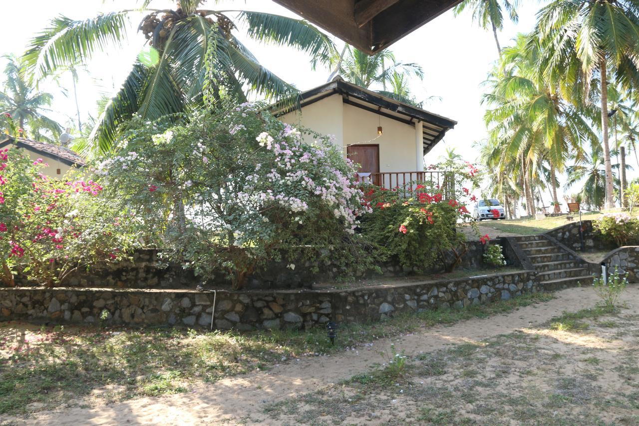 Darwins Beach Resort Tangalle Luaran gambar